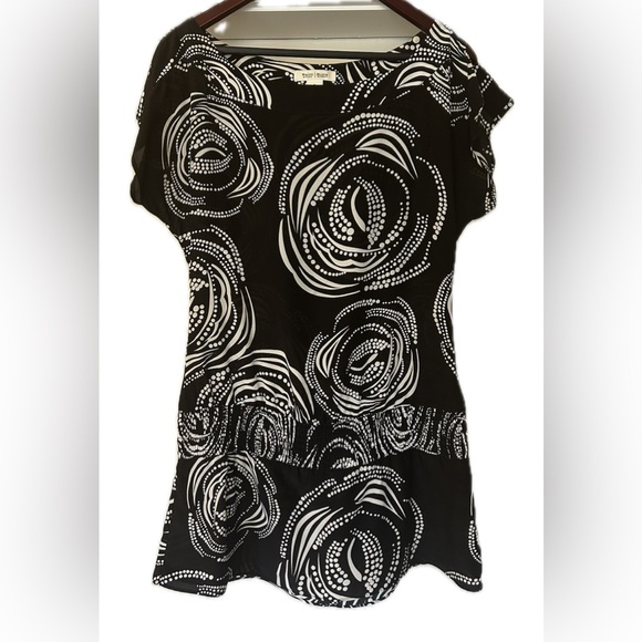 White House Black Market Tops - White House Black Market Floral Black and White Top.